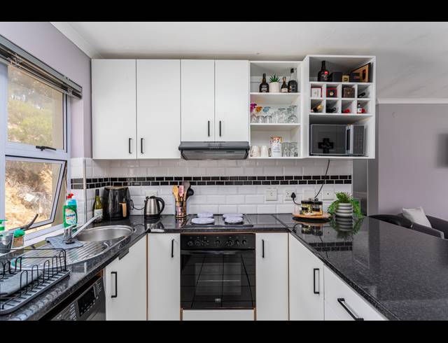 2 BEDROOM APARTMENT SOLD IN TYGER WATERFRONT